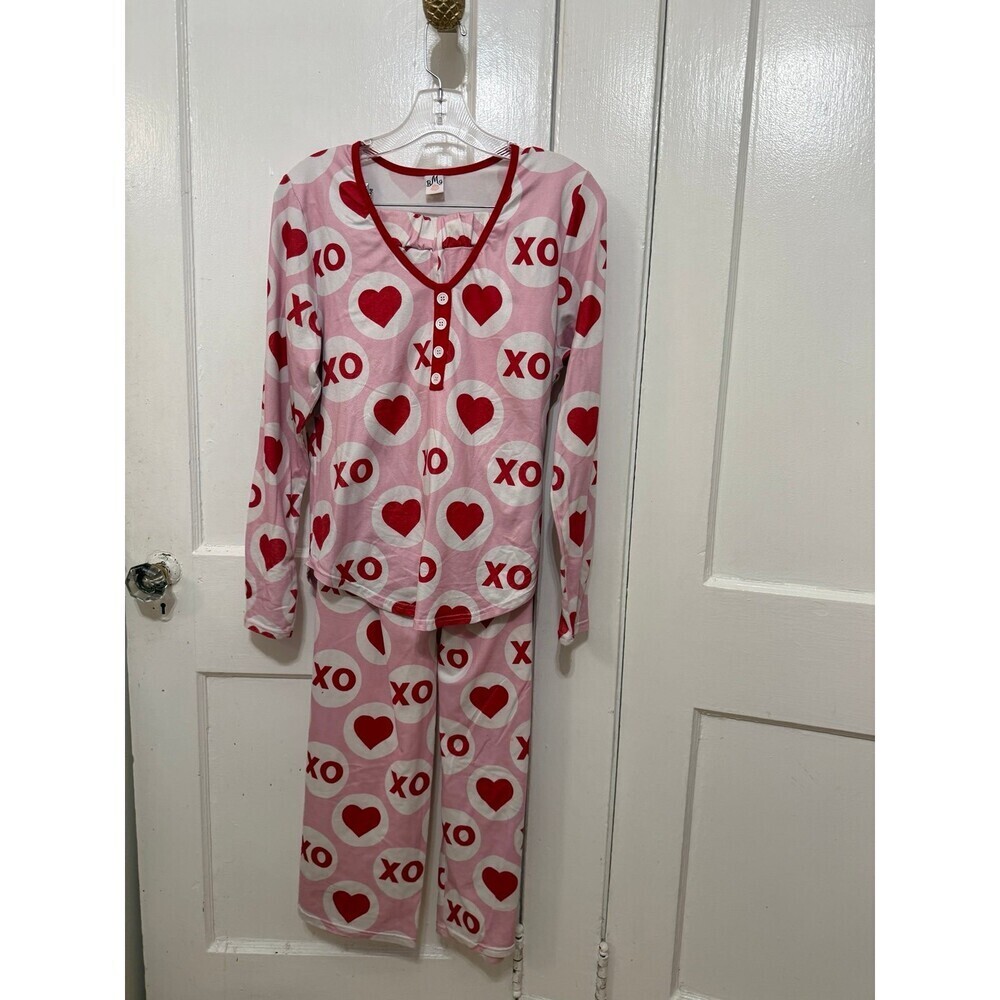 XO BMG women’s size large Valentine’s two day pajama set
